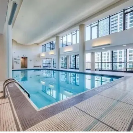Luxury Downtown Condo With Cn Tower Views, Pool Access, Gym,Free Parking Upon Request At Booking, Accommodates 4